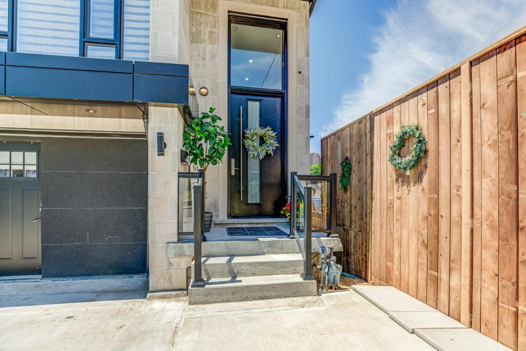 Modern City Living -Newly Built Toronto Bagian luar foto