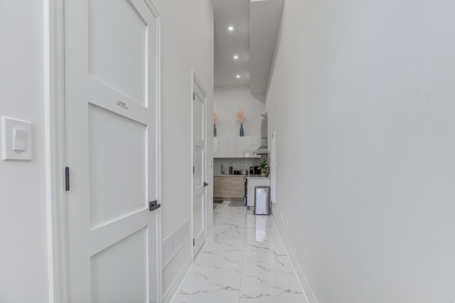 Modern City Living -Newly Built Toronto Bagian luar foto